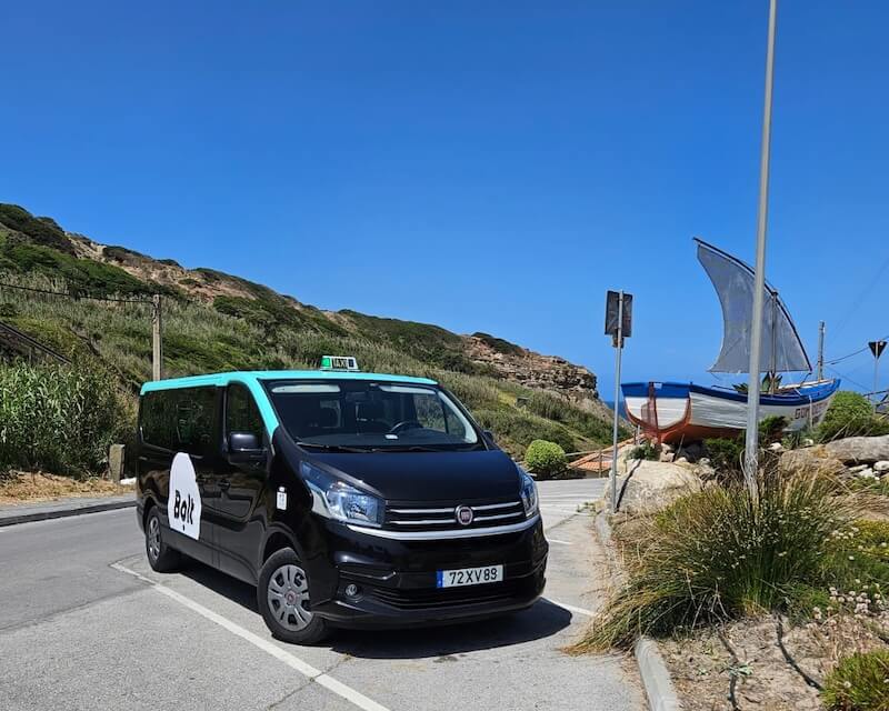 Veículo Fiat utilizado no serviço de táxi em Porto Dinheiro, Lourinhã