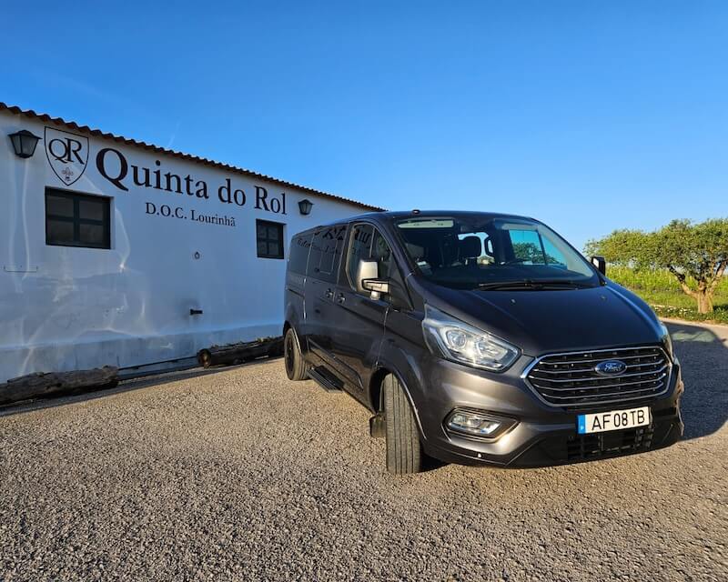 Serviço de táxi para Quinta em Portugal com veículo Ford