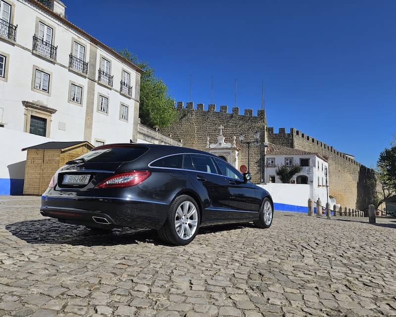 Serviço de tour privado para Óbidos com Mercedes CLS